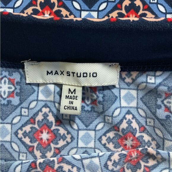 Max Studio skirt, beautiful pattern, size medium, excellent condition - Picture 2 of 2
